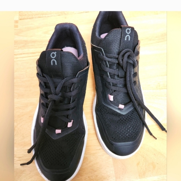 ON Running ON Cloud The Roger Spin Black Pink Zephyr tennis shoes size 8 - Picture 4 of 8